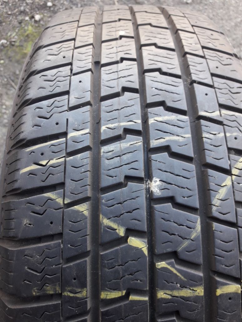 GOODYEAR 215/60R17C 109/107 , pojedyńcza opona zimowa wzmacniana.