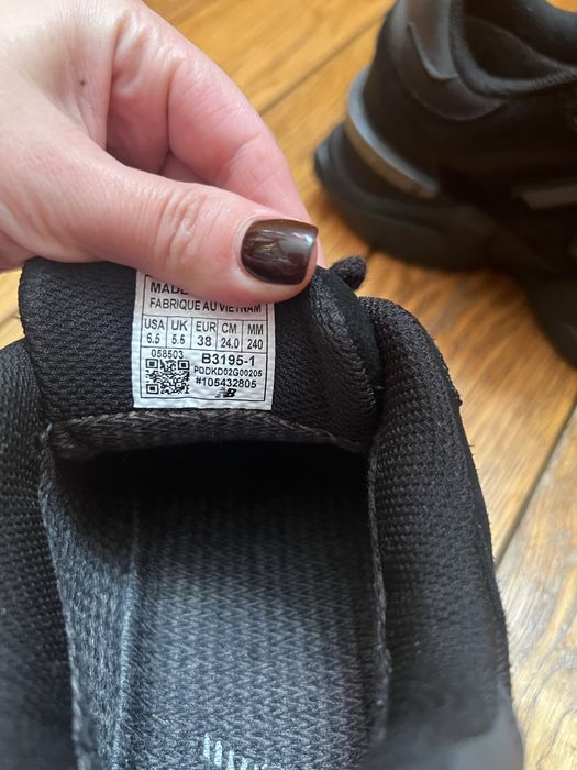 Продам кросівки трендові 2025