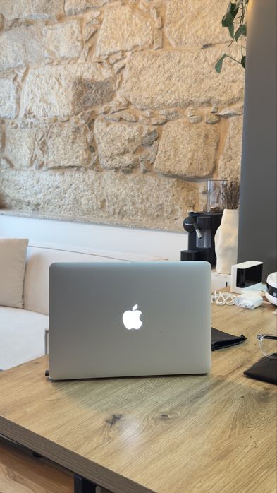 MacBook Pro 13” Retina (2015) – i5 2.7GHz • 8GB RAM