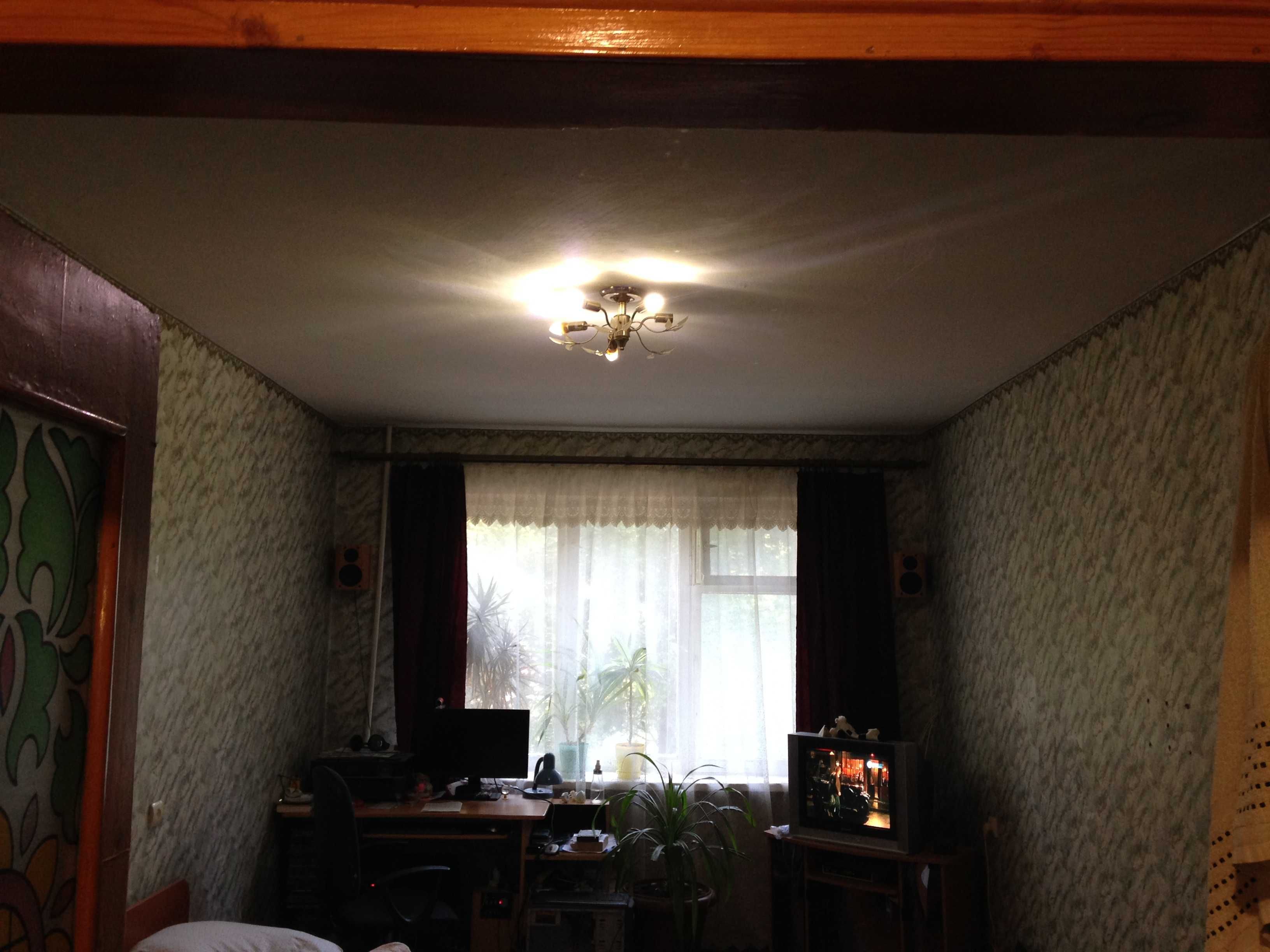 Продам 2-х кімнатну квартиру район "Трикутника"  2-й поверх (чешка)
