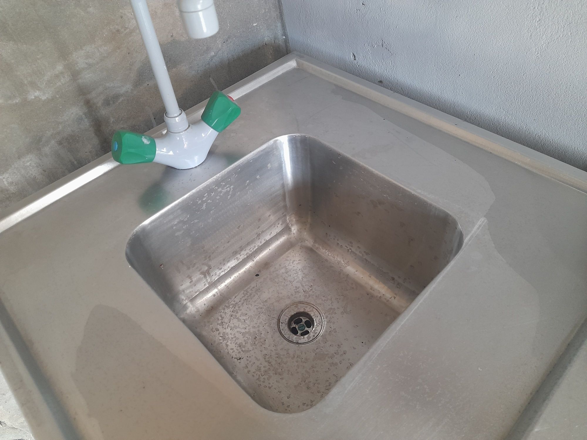 Bancada em inox com pio robusta