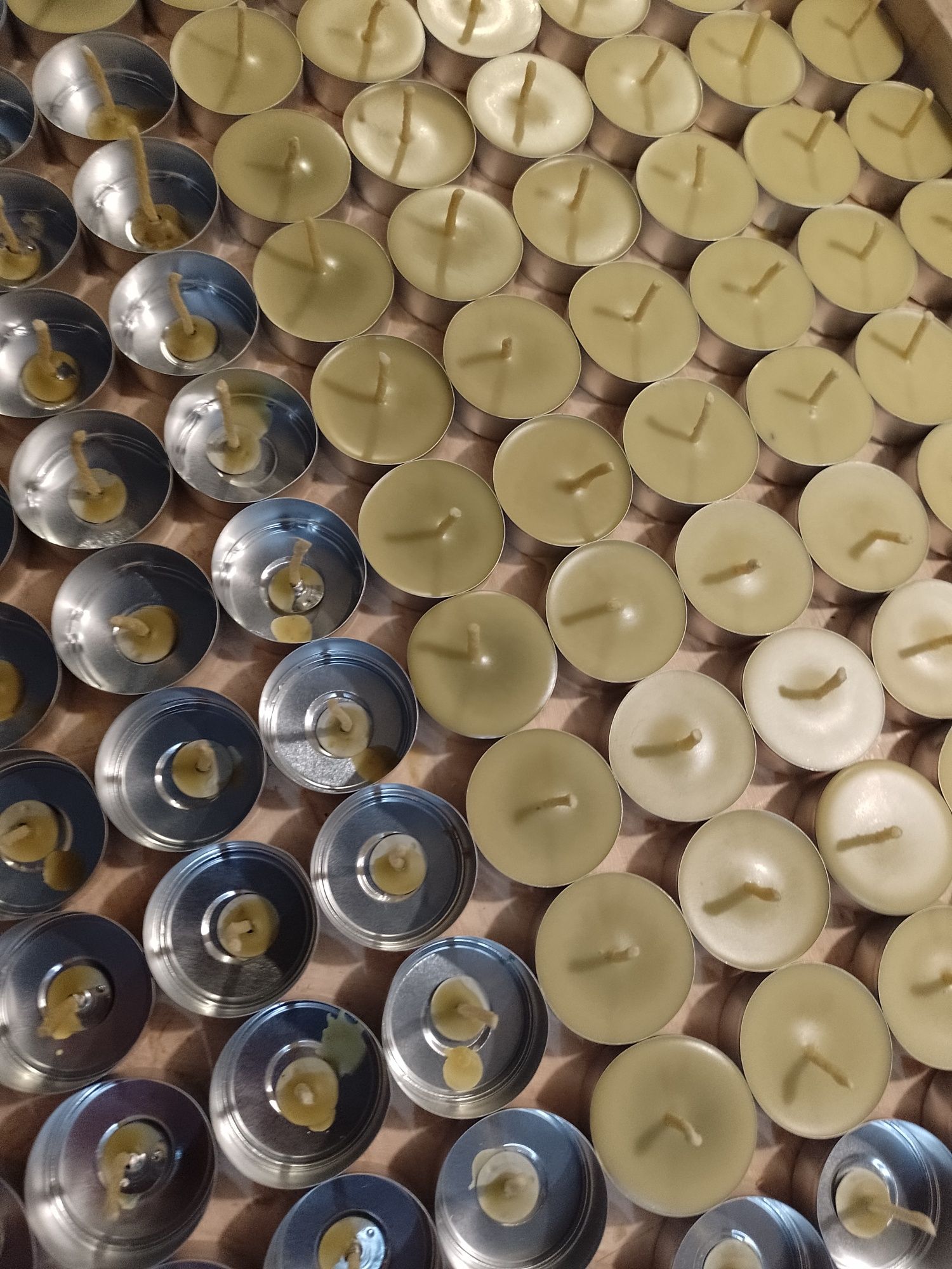 Podgrzewacze z wosku pszczelego tealight. PAKIET 48 sztuk.