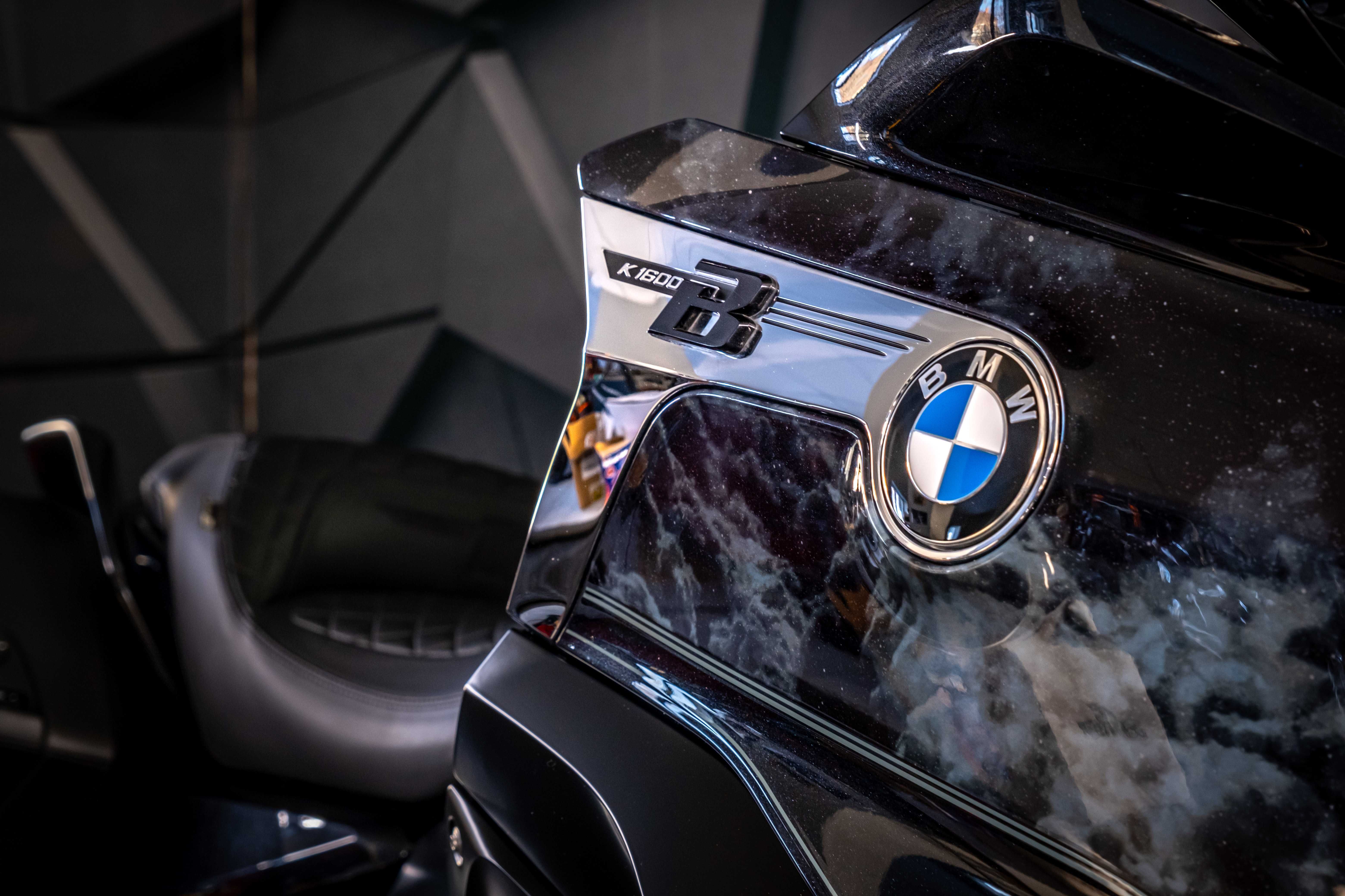BMW K1600 Midnight
