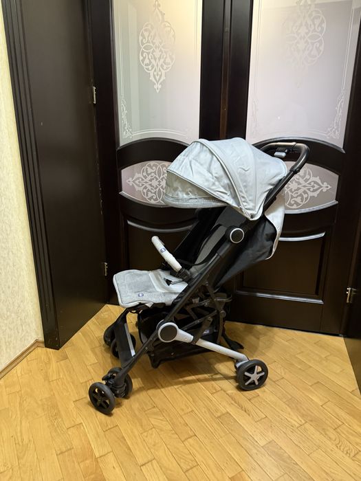 Прогулянкова коляска chicco