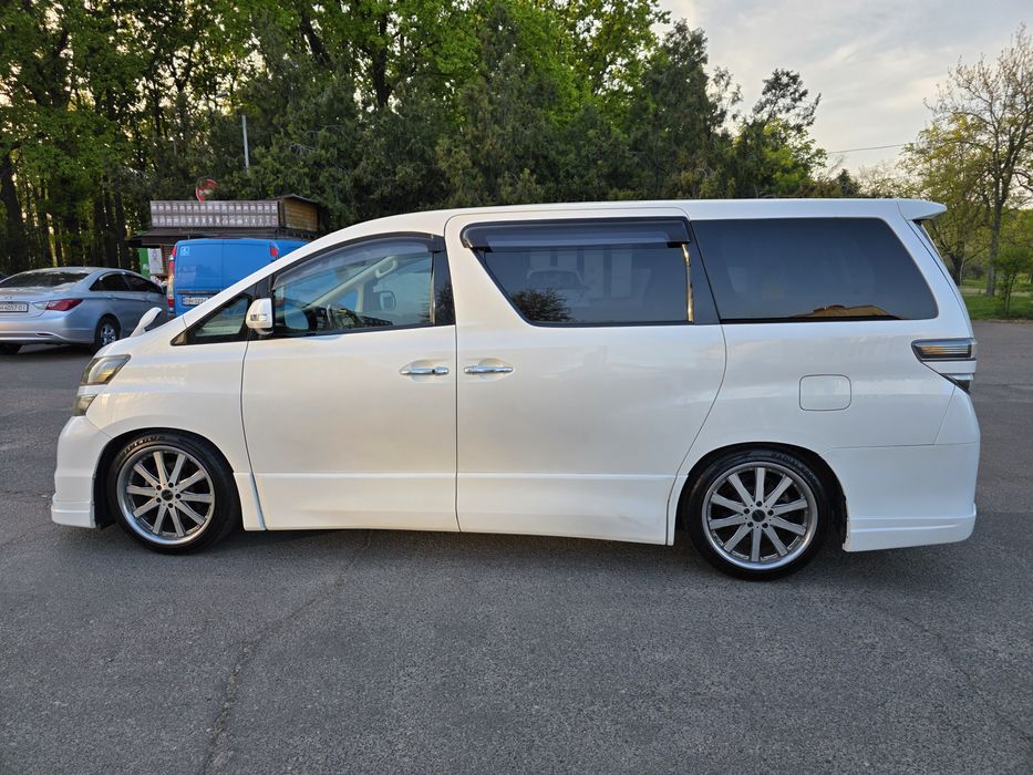 Toyota Vellfire 2,4 CVT 2010 7 мест