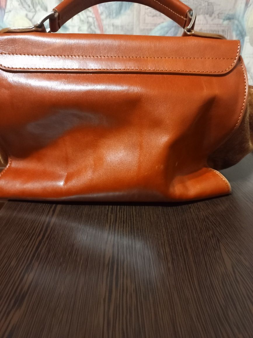 Шкіряна жіноча сумка під ремонт