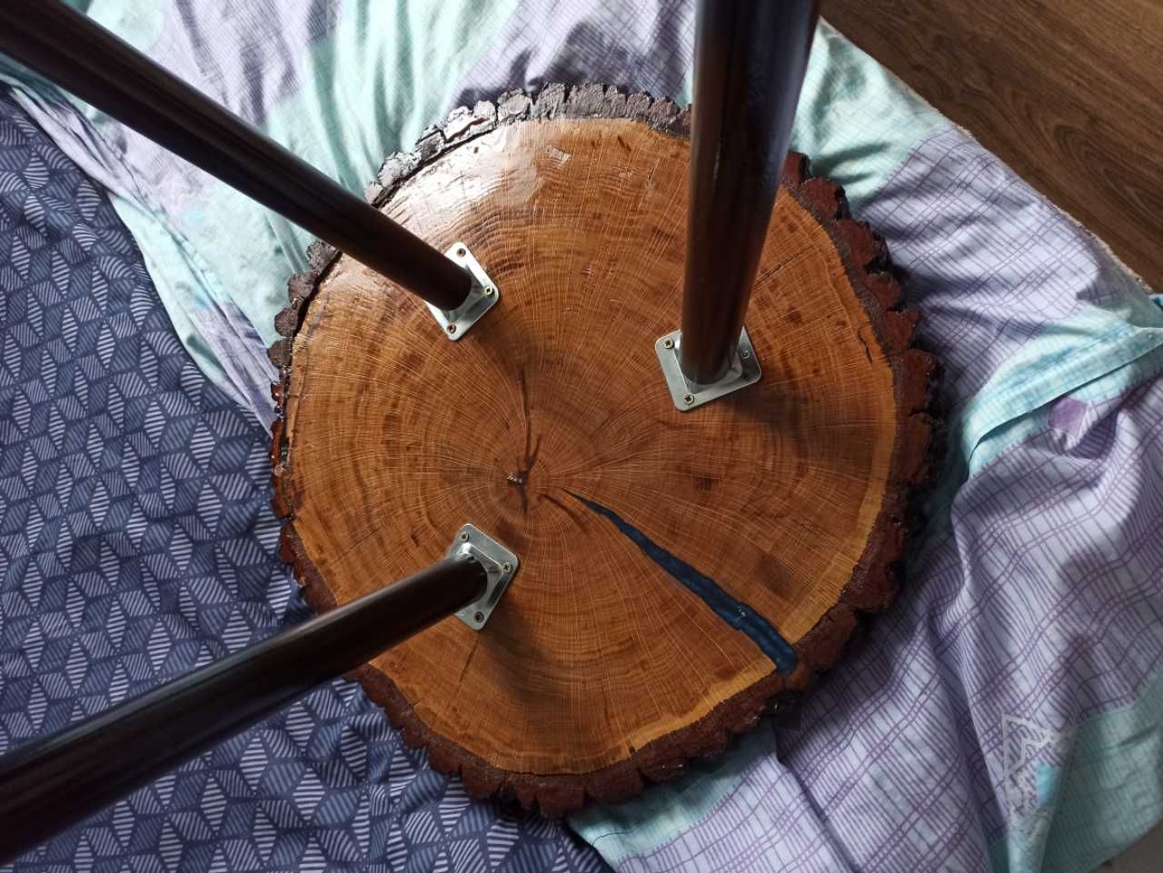 Stolik  pokryty żywicą 60cm
