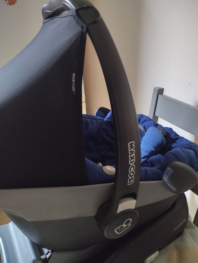 Maxi-Cosi Pebble 0-18kg +  baza FamilyFix 3