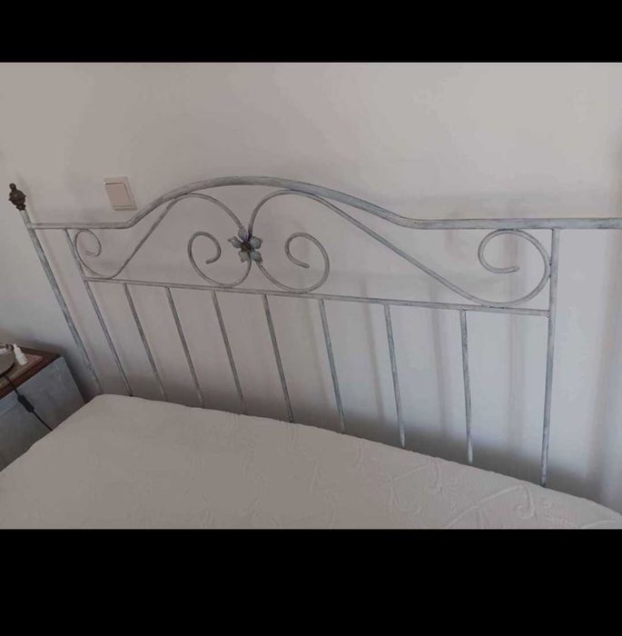 Cama de ferro + estrado