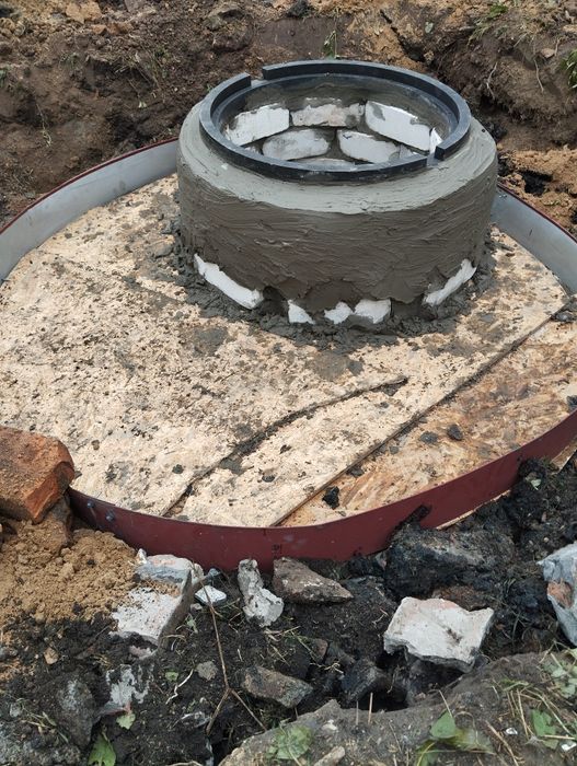 Засор труб канализации,ручная чистка и реставрация ям канализации.