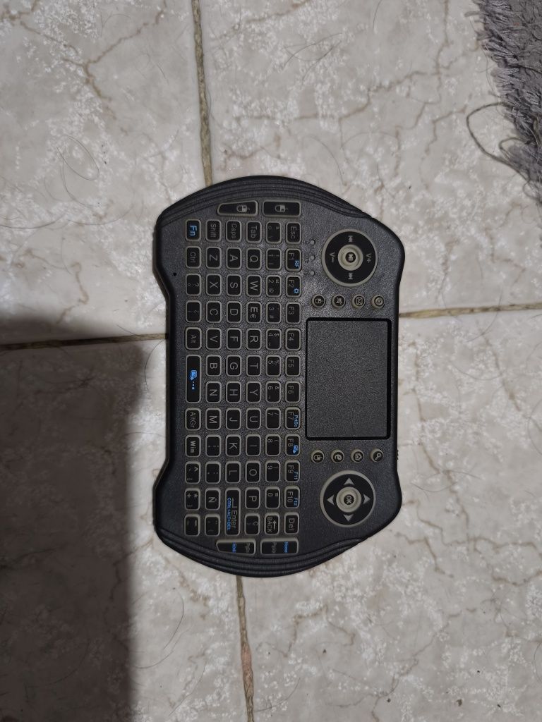 Comando multifunções Teclado  Touchpad Wireless 2.4GHz