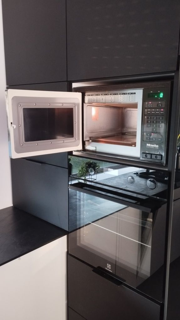 Mikrofala, mikrofalówka Miele electronic 696