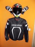 Wieszaki na kask