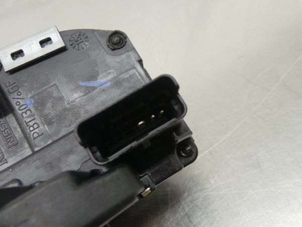 Fechadura / fecho porta trás esquerdo NISSAN Juke (F15)