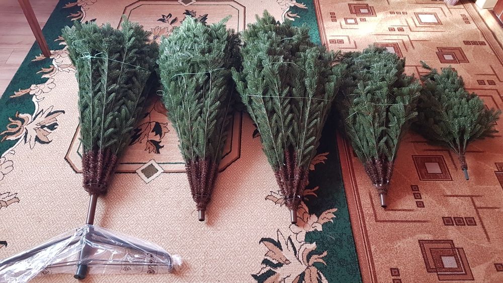 Новорічна ялинка зелена, широка лита "Кардашян" висотою 2.8м.