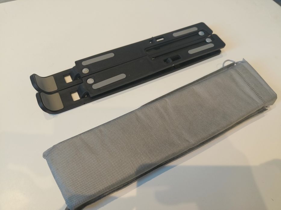 Regulowana podstawka do laptopa, składana z pokrowcem.