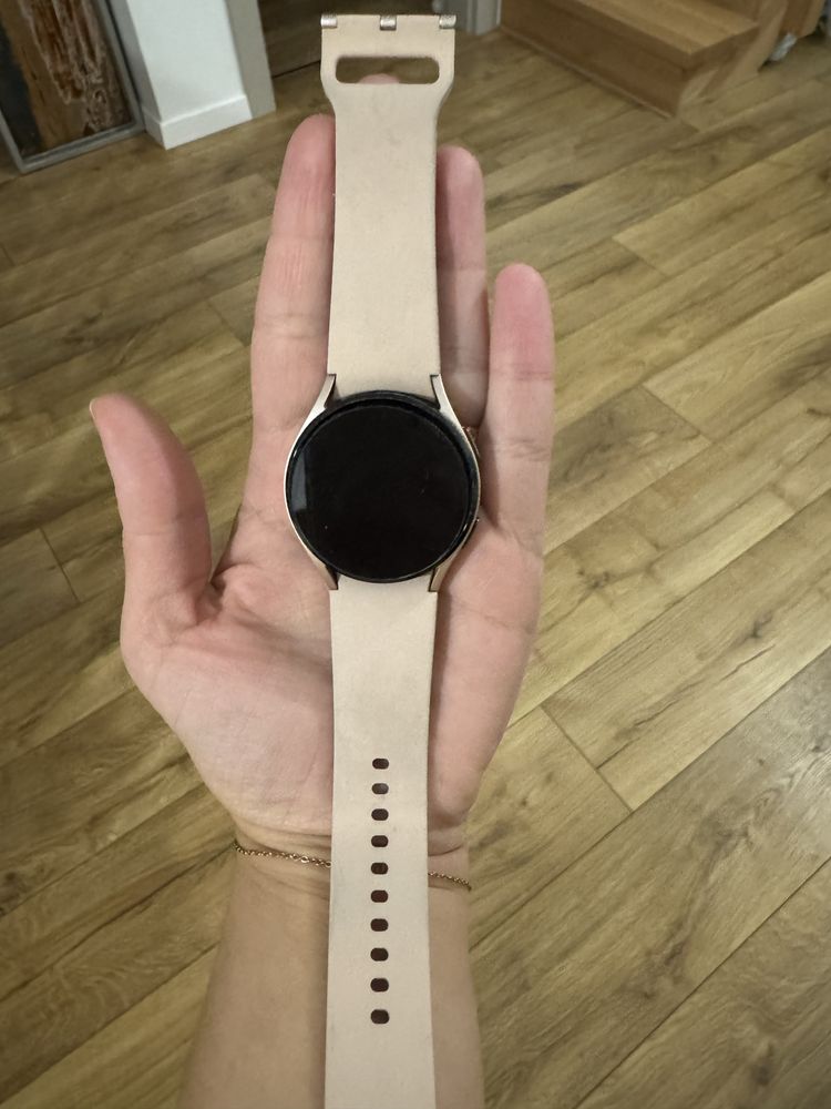 Smartwatch SAMSUNG Galaxy Watch 4, 40mm Różowo-złoty