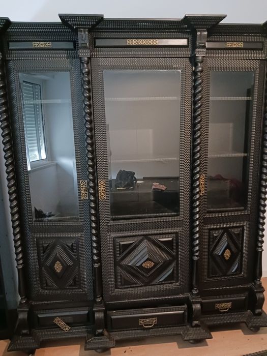 Vende-se Móvel e secretária em pau santo