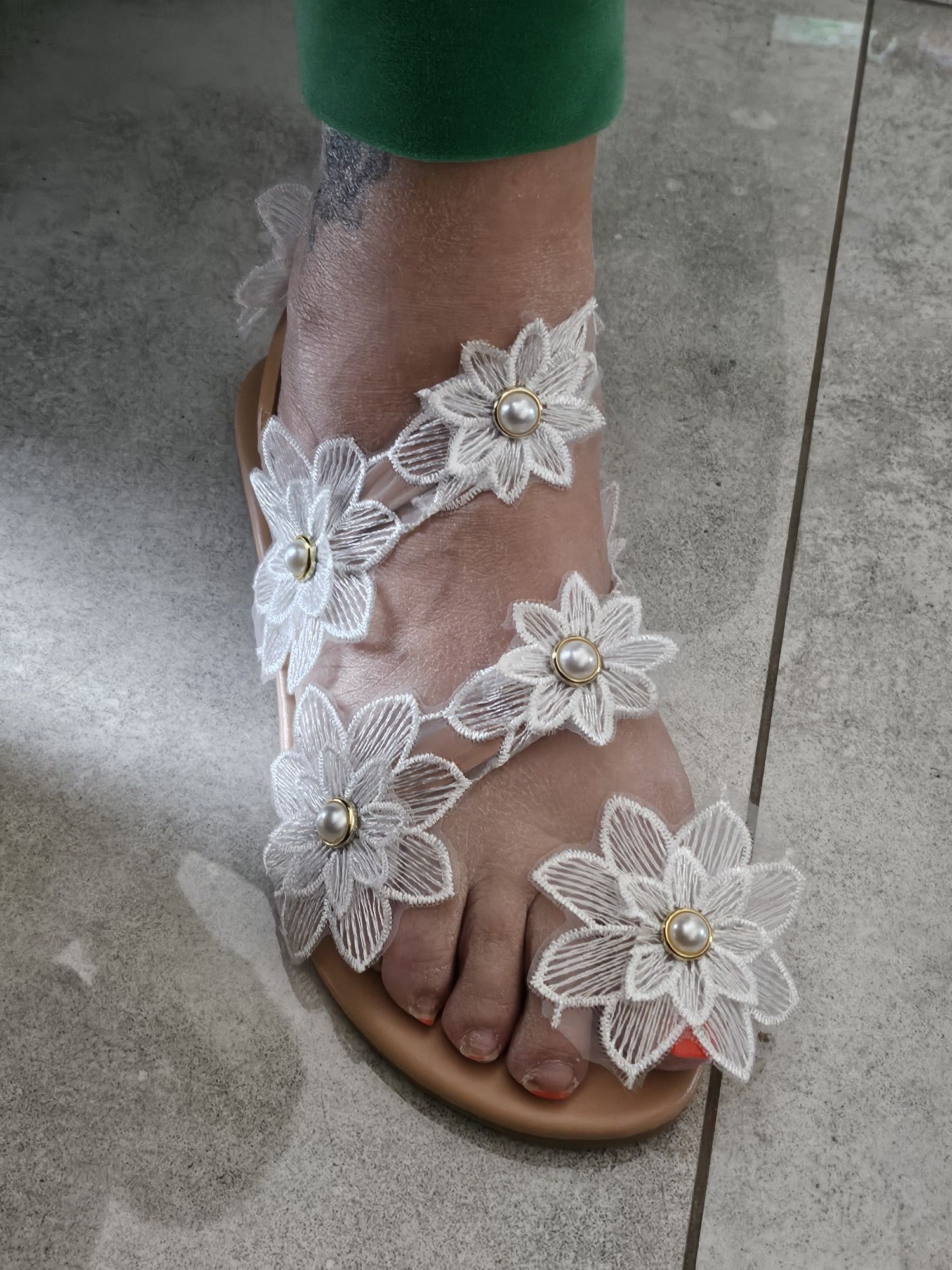 Sandalki piękne kwiaty.
