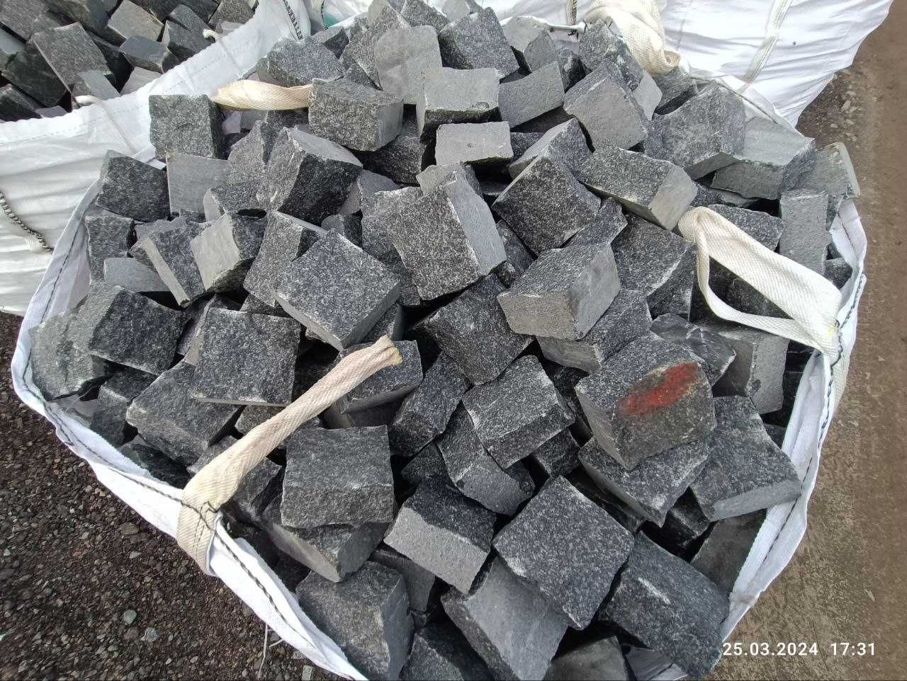 Бруківка гранітна покращена