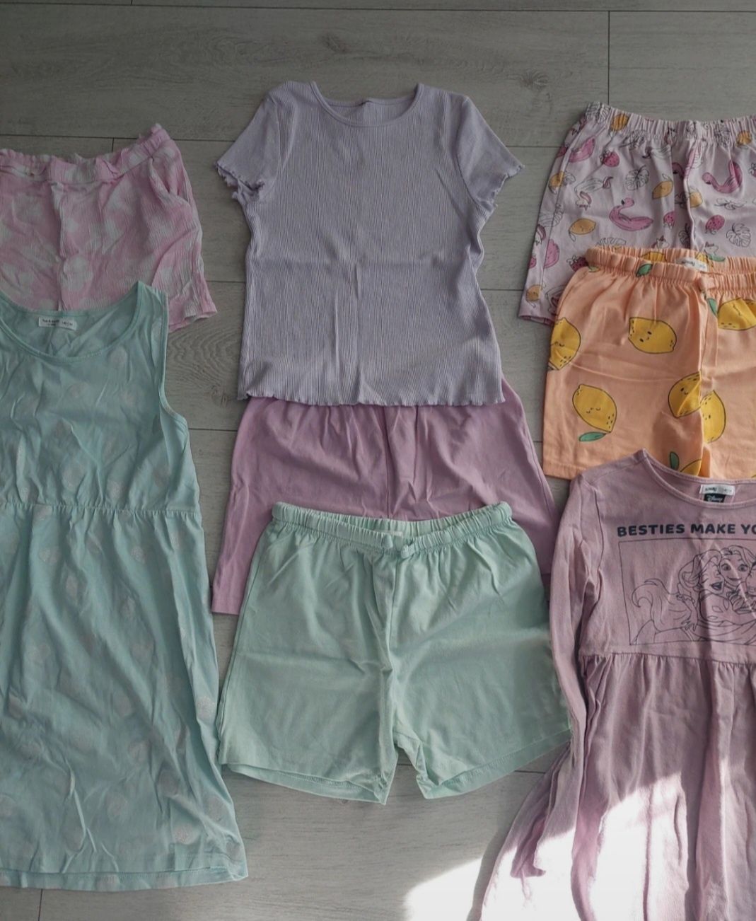 Ubrania dla dziewczynki 134-140 cm