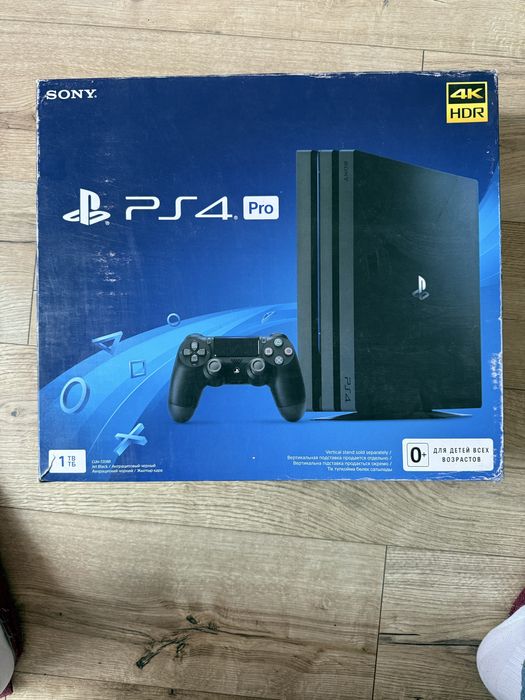 PlayStation 4 Pro 1TB + 2 геймпада + 5 игр + аксессуары