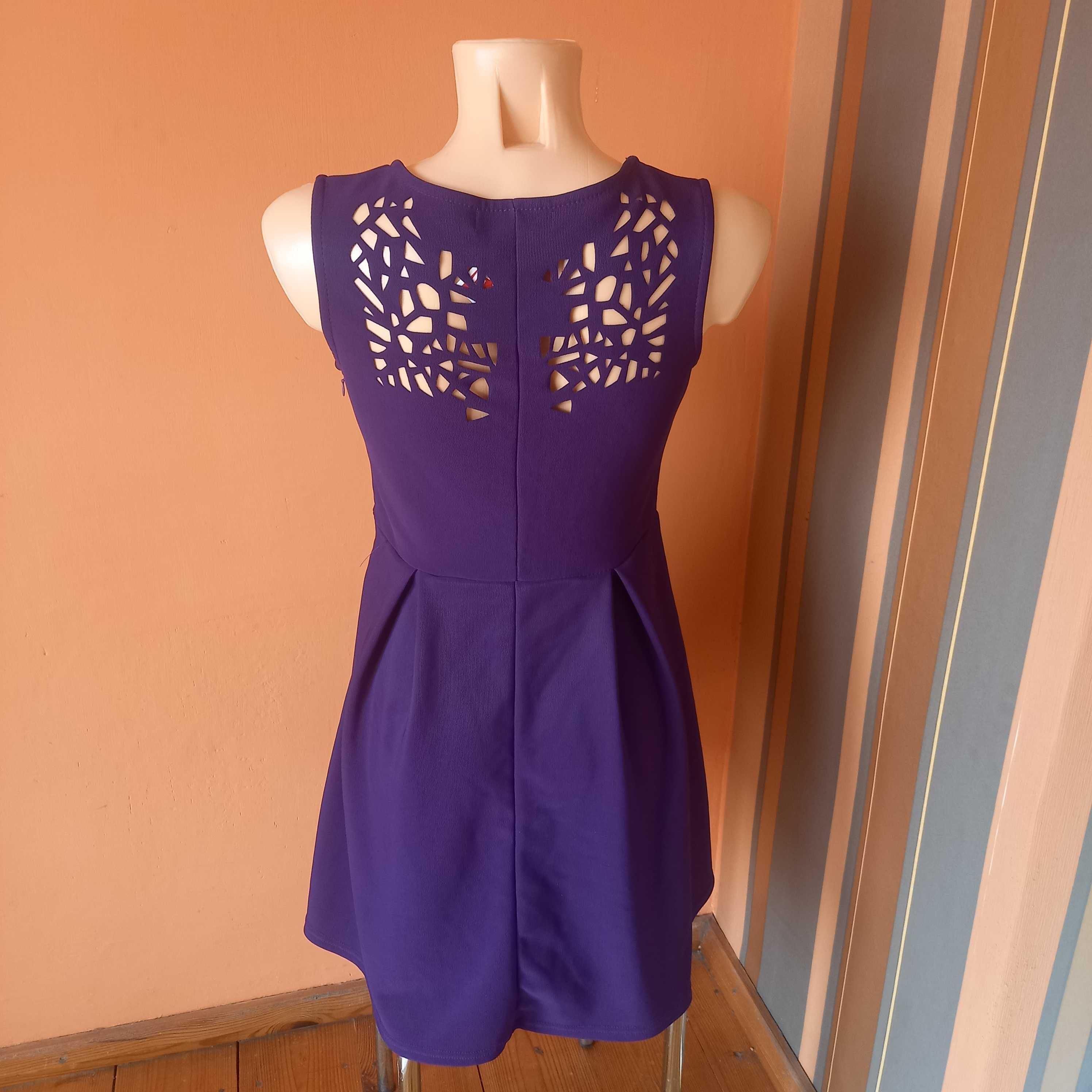 fioletowa rozkloszowana sukienka elegancka z wycięciami M 38