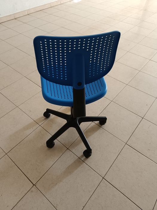 Cadeira de escritório IKEA criança azul