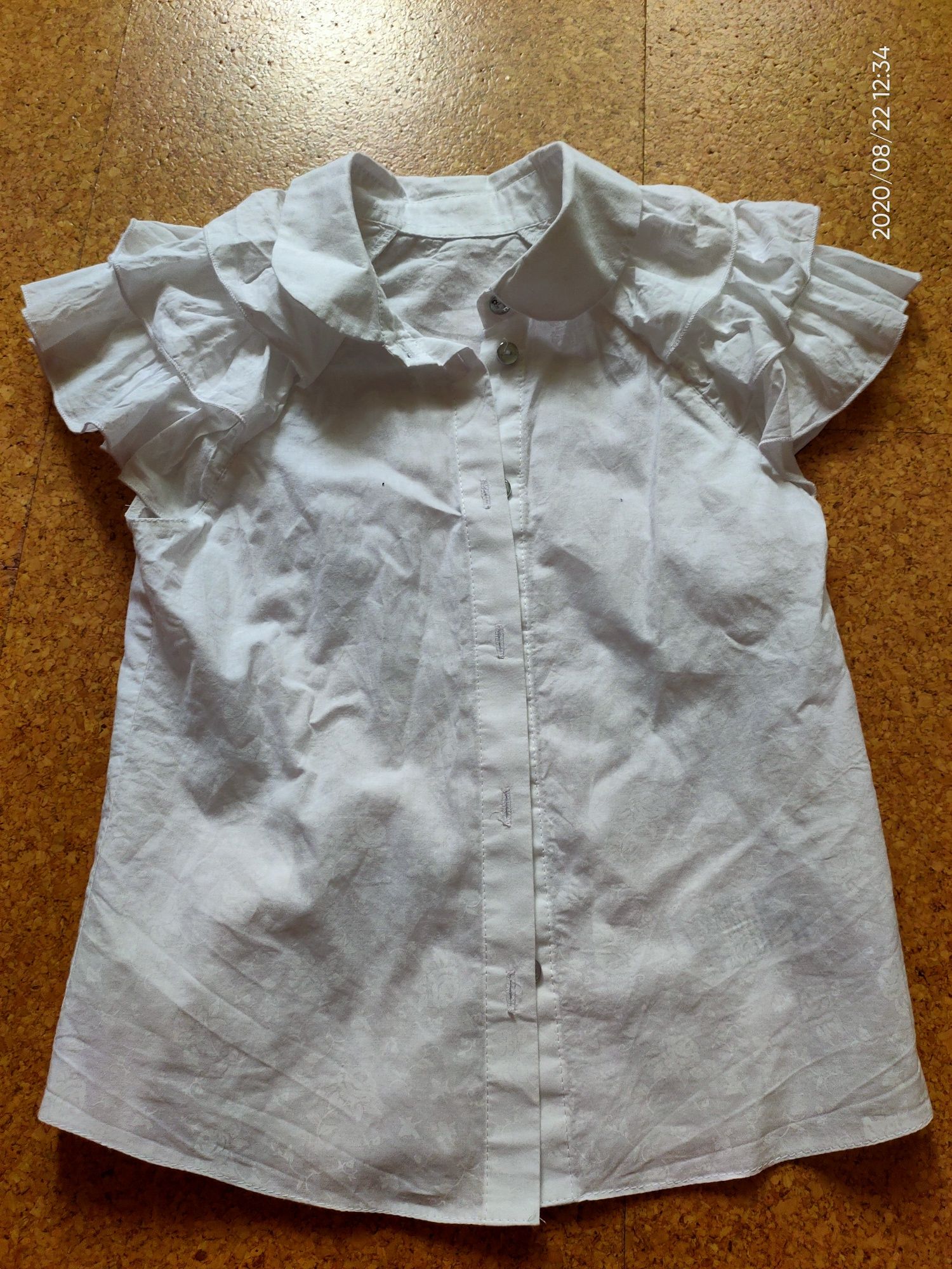 Біла блузка з коротким рукавом