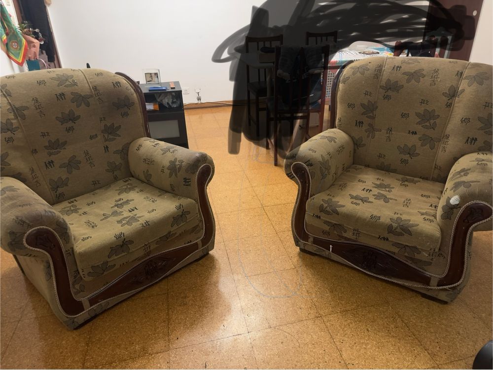 Vendo 2 sofas usados.                              M