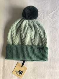 Gorro em tons verde