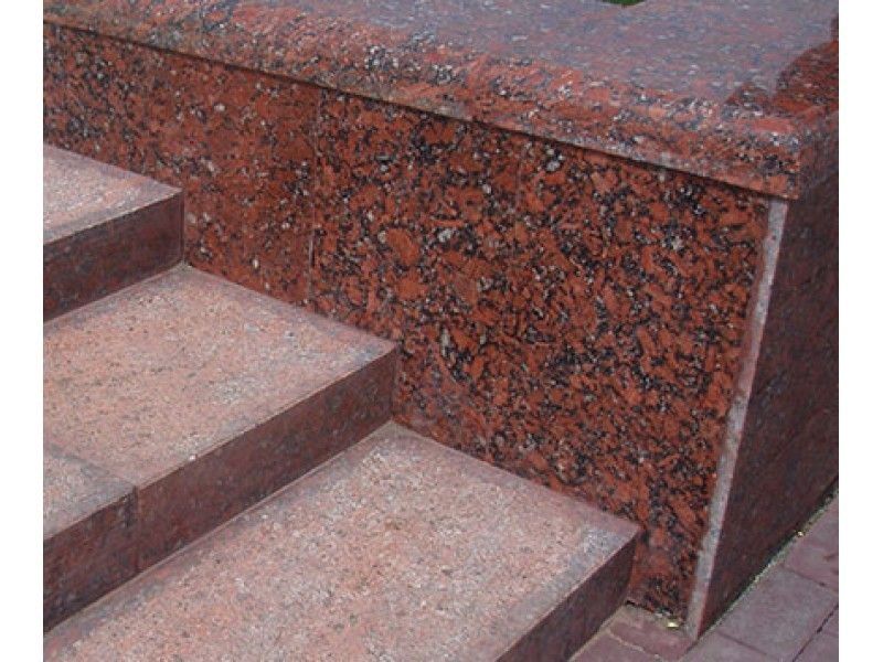 Гранітні сходи .