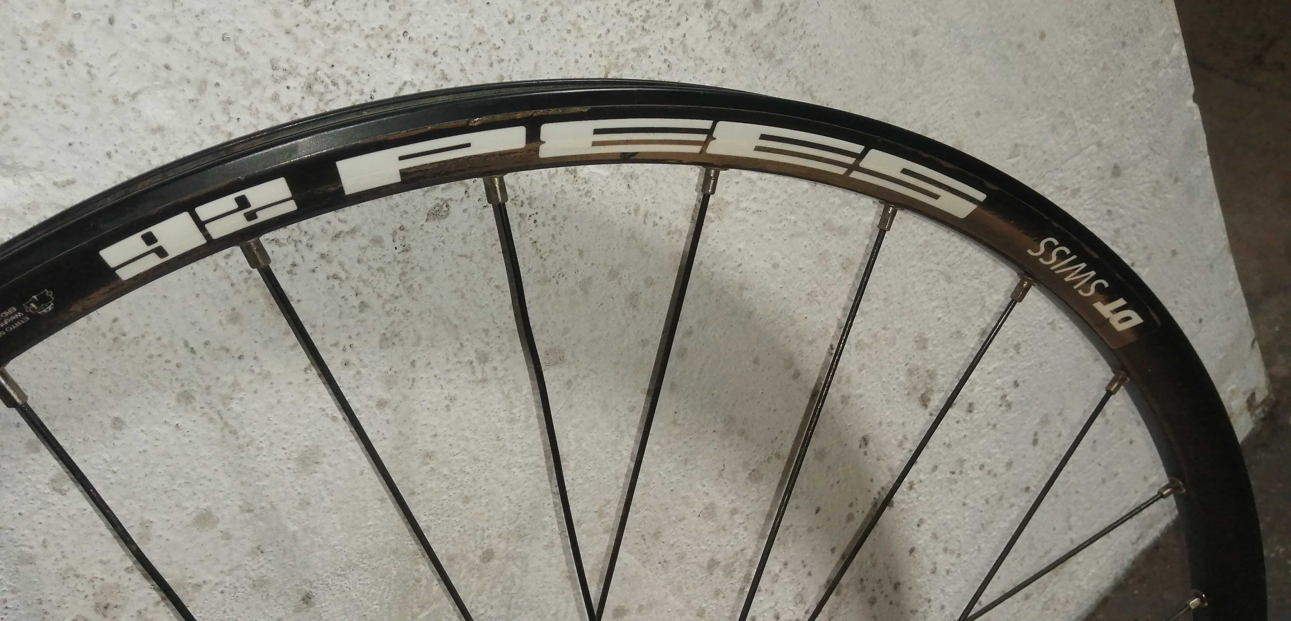 Roda 26 traseira DT Swiss 240S Aperto rápido