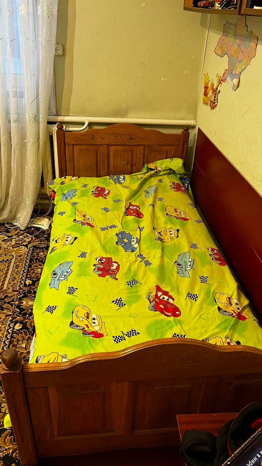 Хороше Дубове ліжко з матрасом