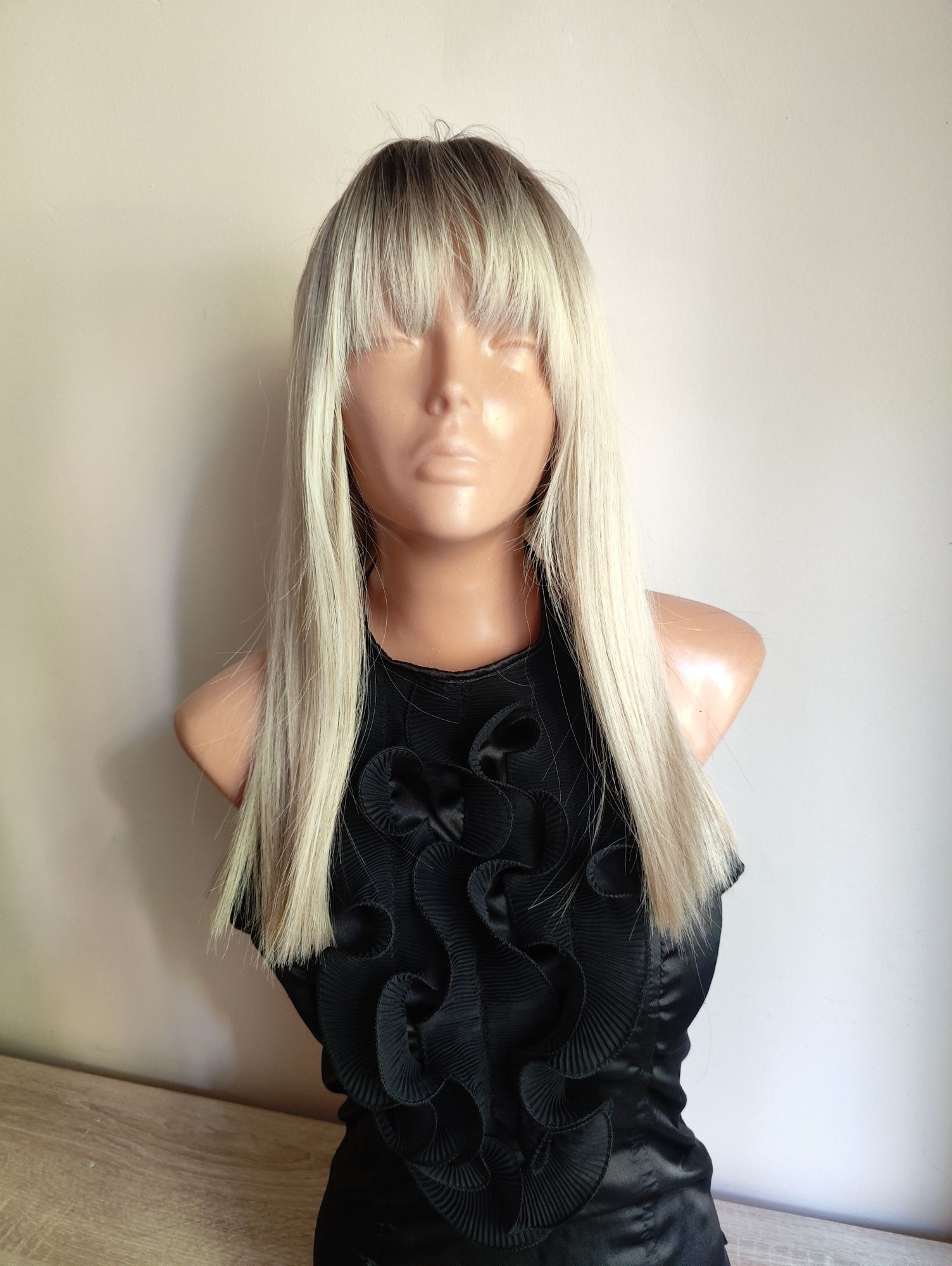 Nowa realistyczna peruka wig bob kare z grzywką  kolor blond ombre Roz