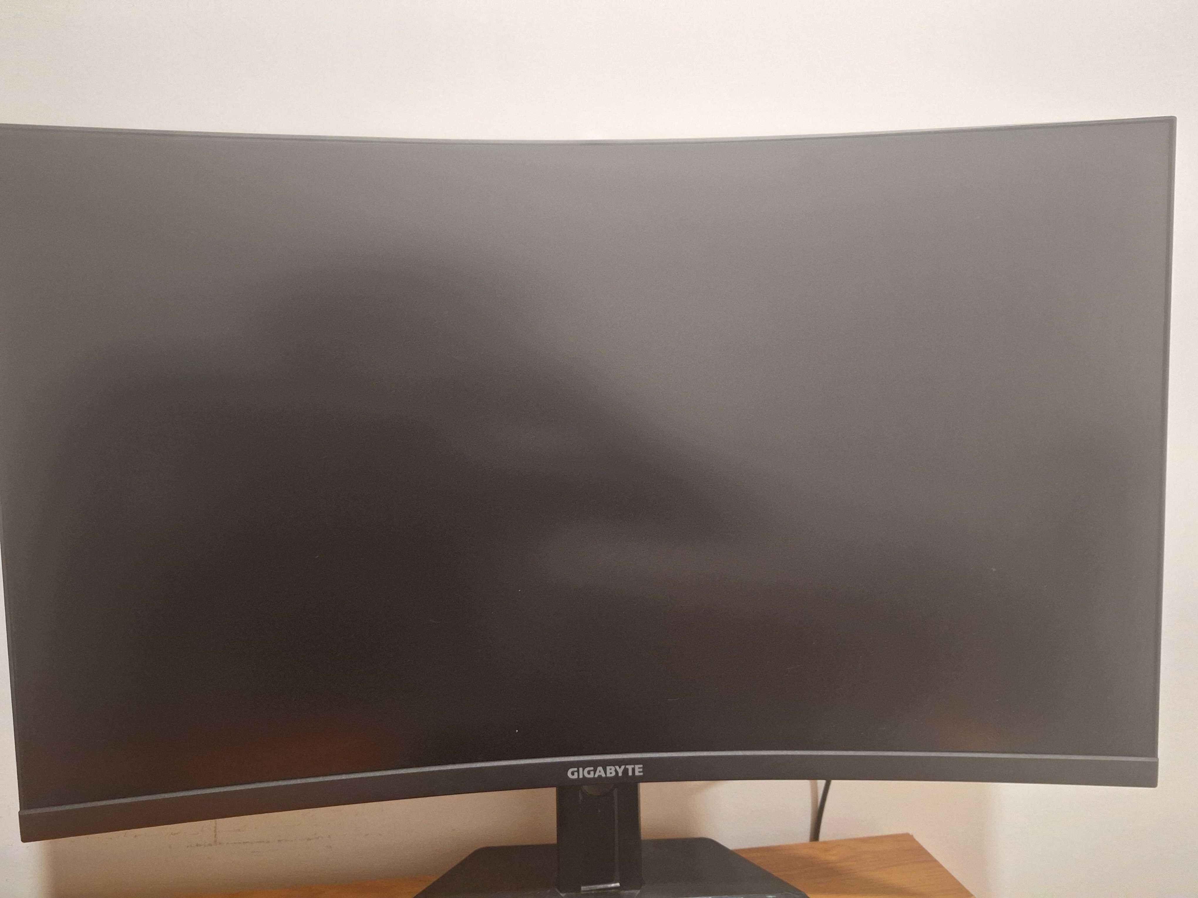 Monitor gigabyte m32qc - VA 165hz 2k - 1440p kvm