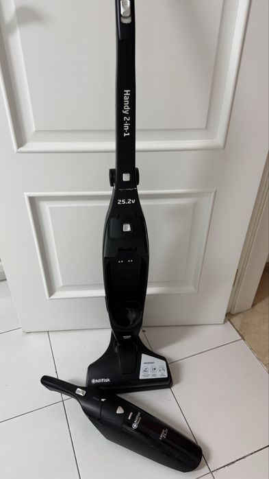 Aspirador vertical marca Nilfisk Handy 2 em 1