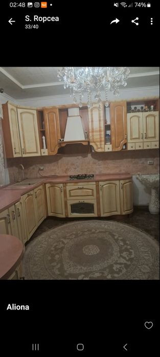Продаю стол і 6 стуля . Також є інші меблі і коври