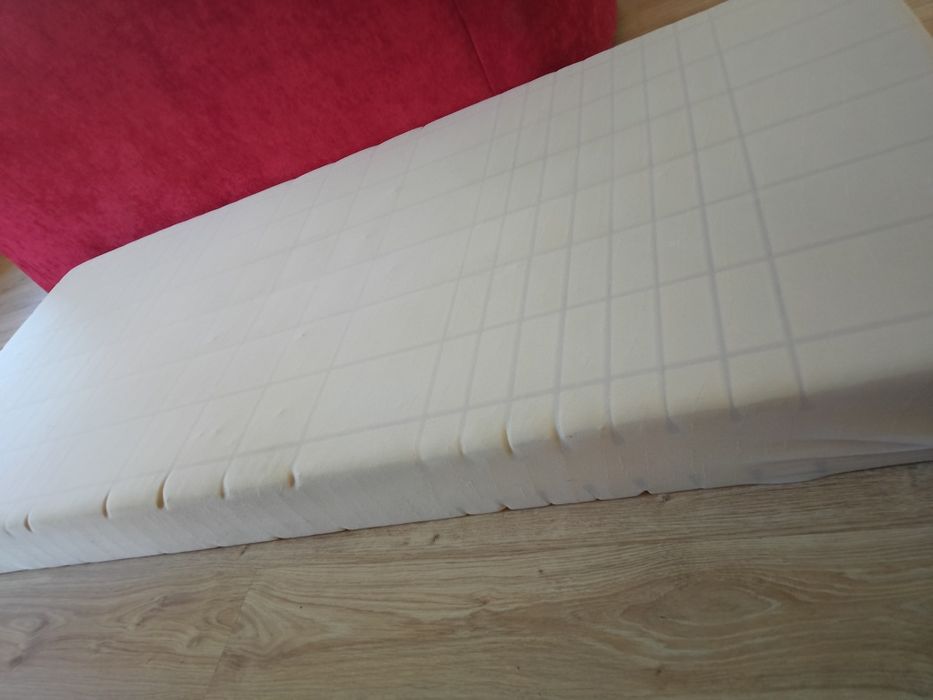 Pianka od materaca. 200x 90 cm. Stan bdb. bez pokrowca..