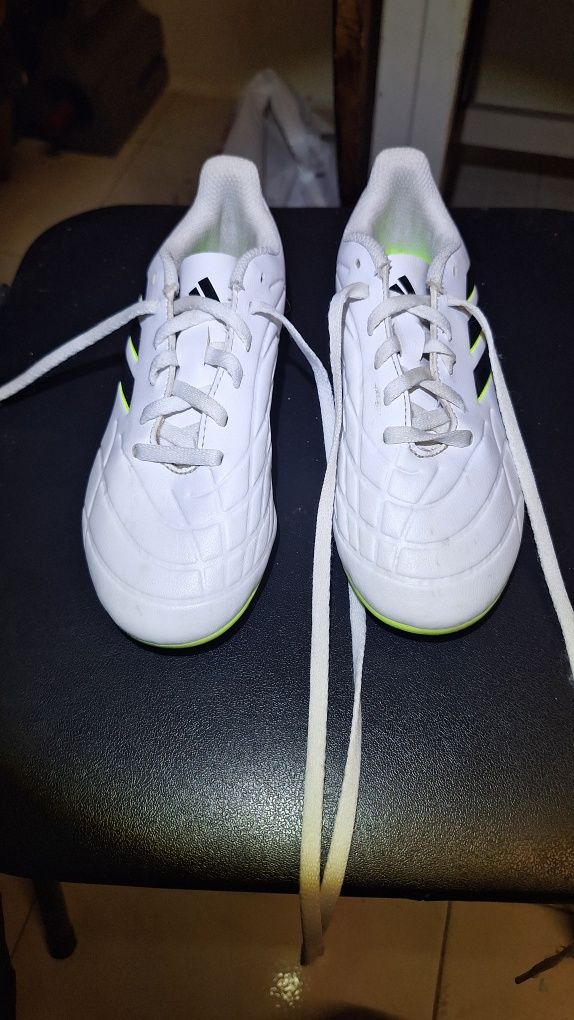 Chuteiras como novas adidas n. 32