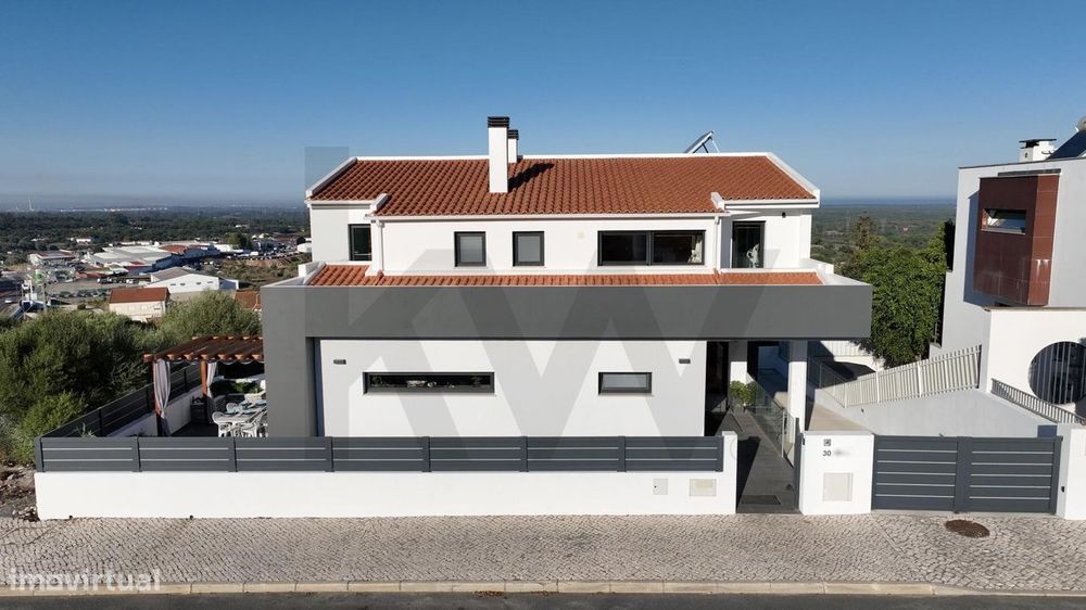 Moradia V3 com Vista Deslumbrante em Santiago do Cacém – Bairro Pôr-do