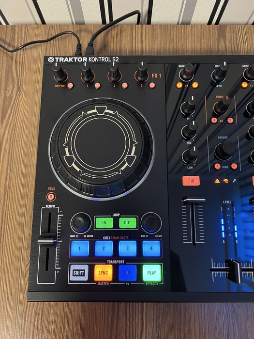Native Instruments Traktor Kontrol S2 MK2  Dj Контроллер