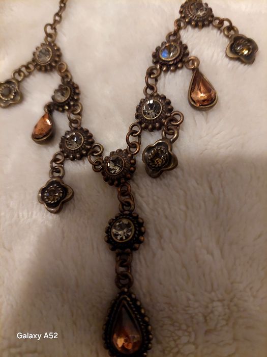 naszyjnik w stylu secesyjnym z miedzi z kryształkami