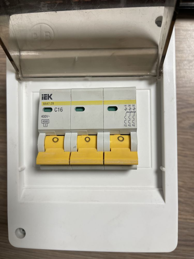 Продам автоматы с коробкой Schneider C50 ,400 v IEK BA47-29 С-16,400 v