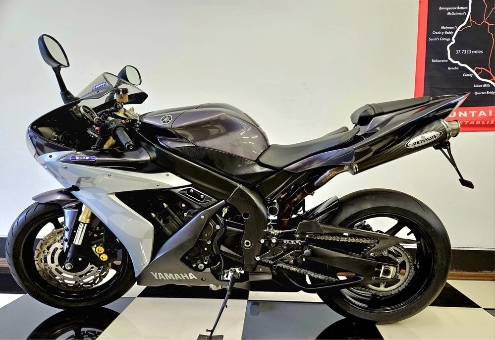 Yamaha R1 RN12 r6 sport cbr zx 1000 r1 rn12
