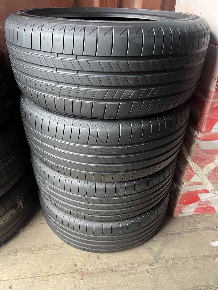 235/50 R20 2шт + 255/45 R20 2шт Bridgestone 2023рік
