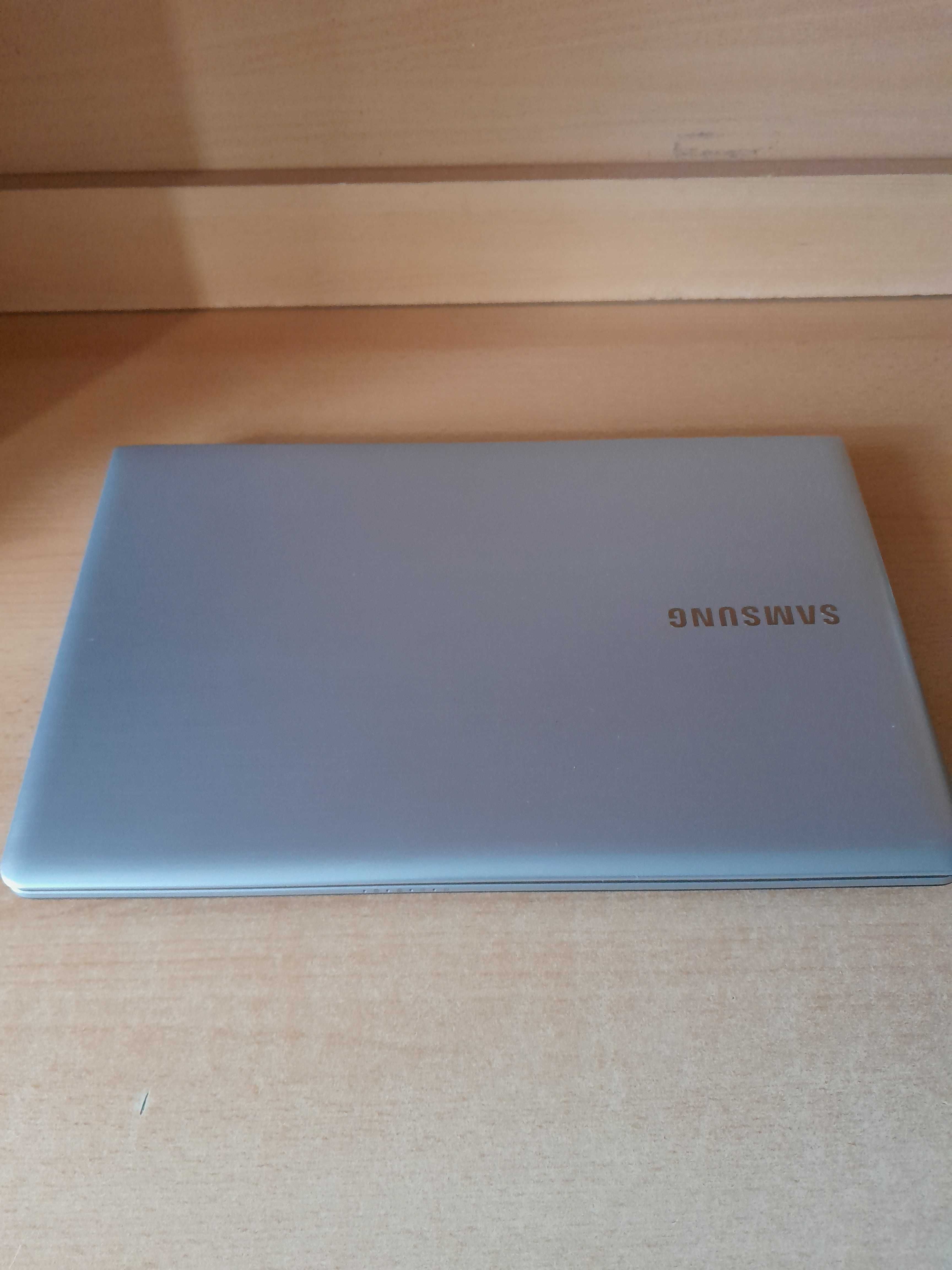 Laptop Samsung NP 300 ESE - A 02DE