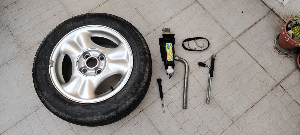 Roda suplente Seat Ibiza + acessórios
