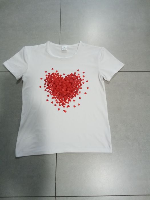 Paka różnych ubrań damskich