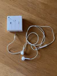 EarPods ( extra adaptador Lightning )